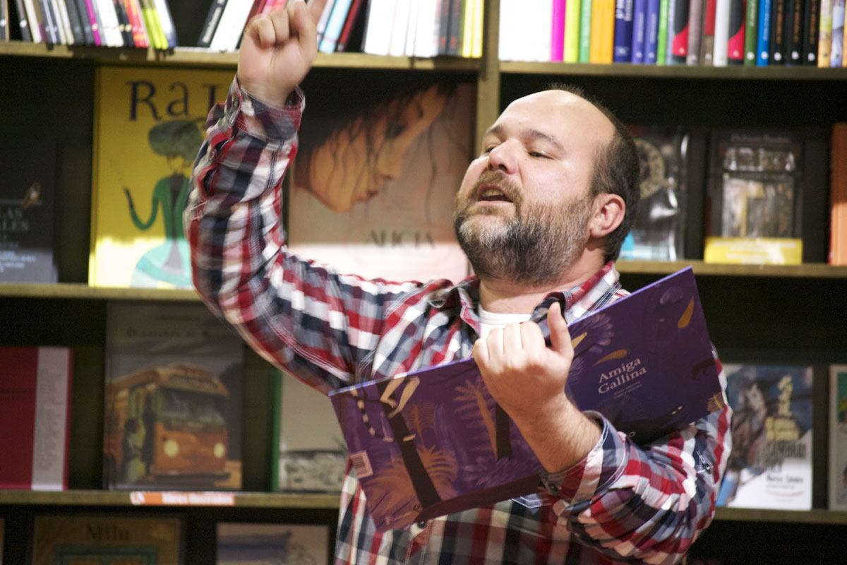 FIRMA JUAN ARJONA FERIA DEL LIBRO DE SEVILLA 2018