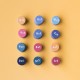 Contenido del juego Multiplications de Londji con tarjetas y piezas educativas